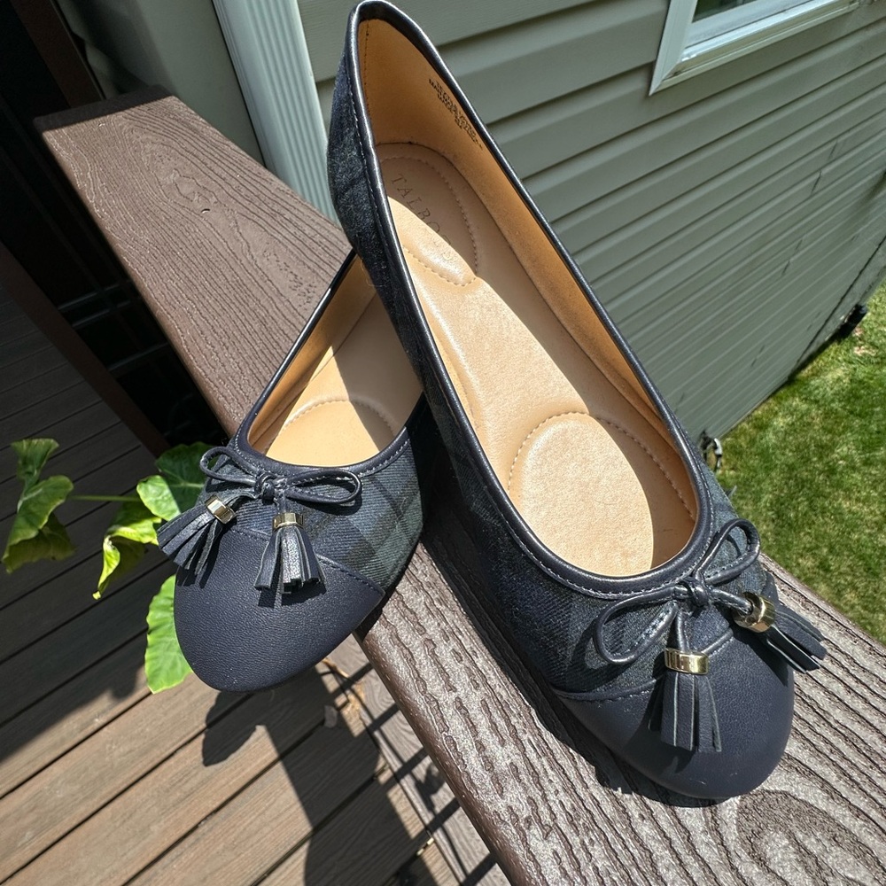 Talbots Penelope  Black and Green Flats with Tassel Detail